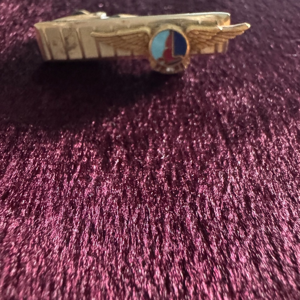 Eastern Airlines diamond Gold Winged Tie Clip
